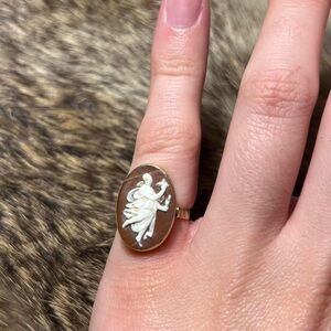 Antique Victorian 14k yellow gold cameo ring of a dancing woman